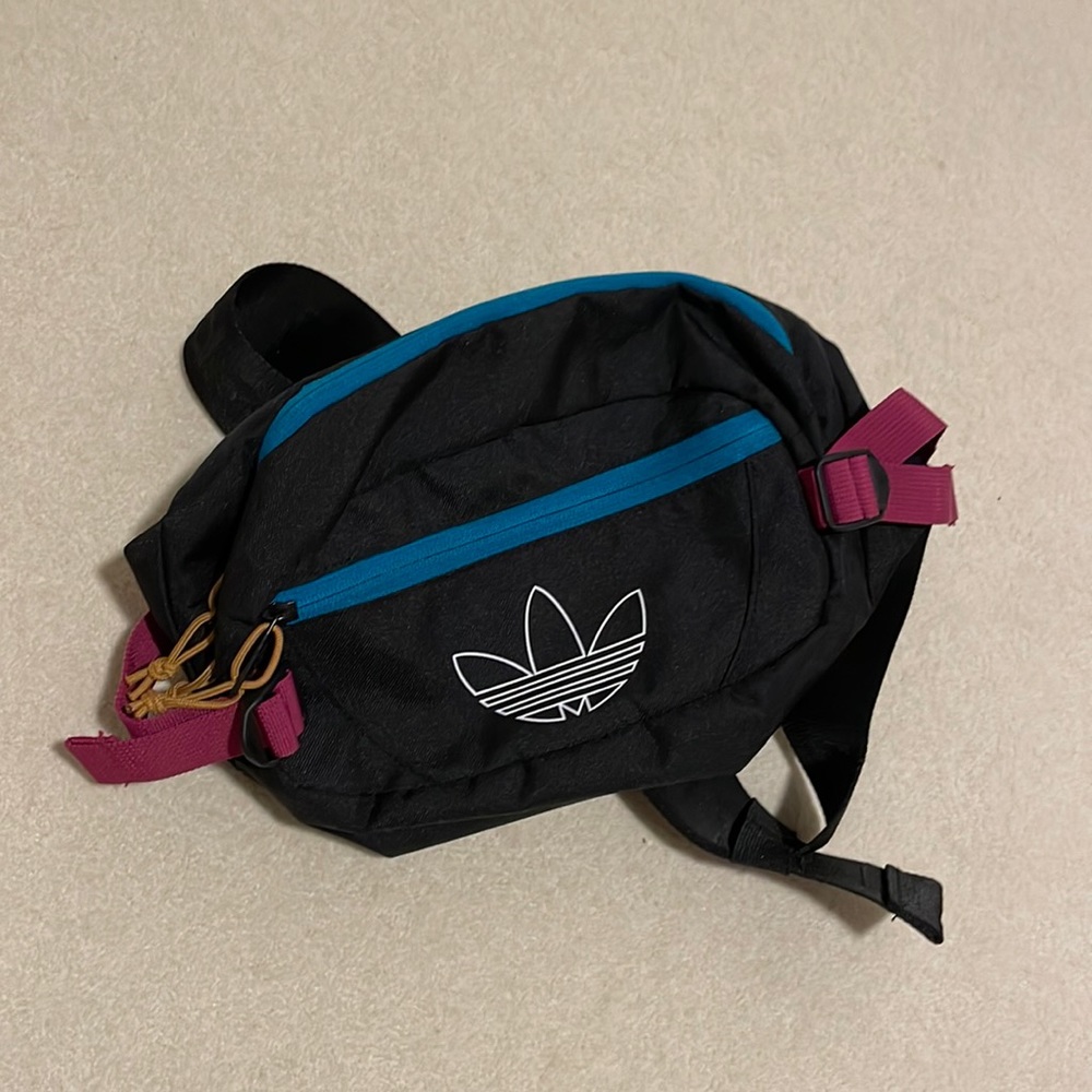 LIKE NEW Adidas Fanny Pack.
